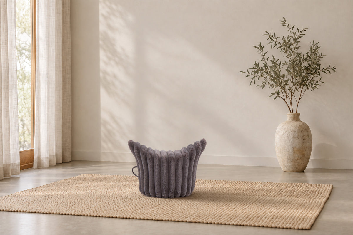 Winter-Edition Hocker „Hug“ Grau | Mini Ausführung | Sitzhöhe 28 cm