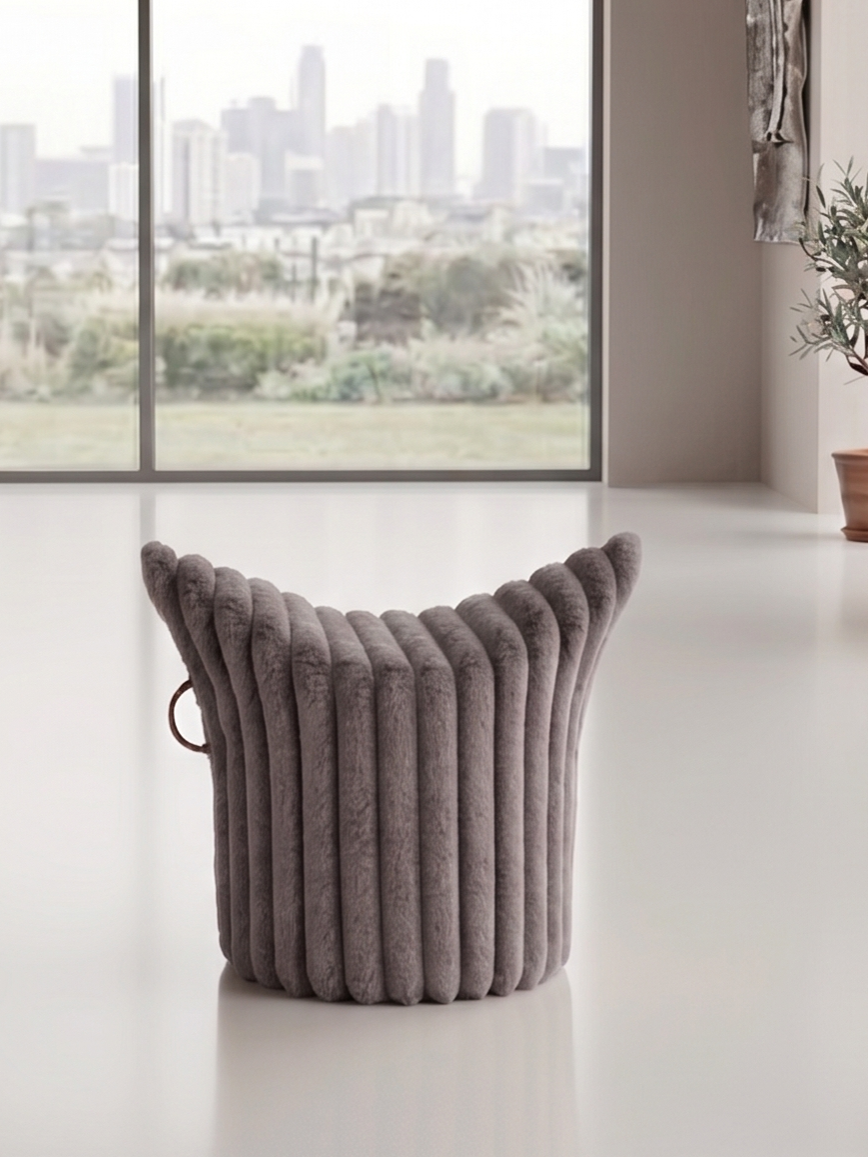 Winter-Edition Hocker „Hug“ Grau | Niedrige Ausführung | Sitzhöhe 42 cm